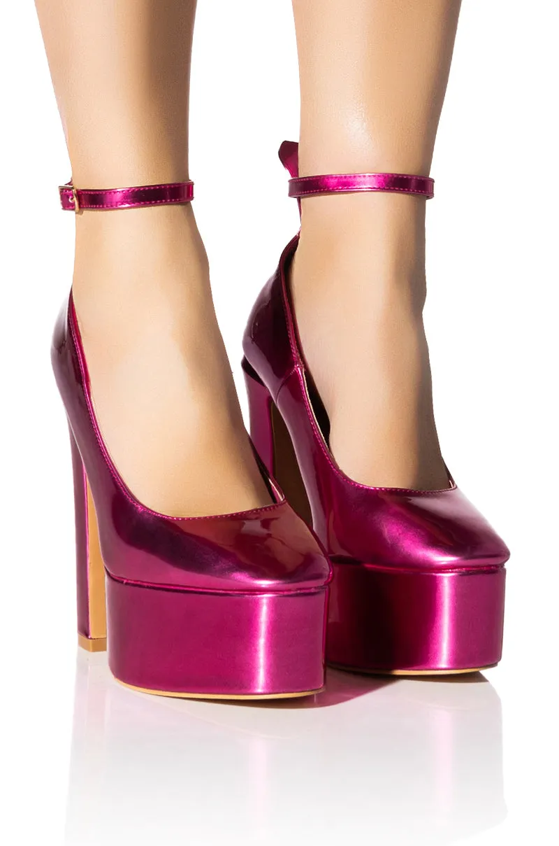 AZALEA WANG LUCIANA MIRROR PUMP IN FUCHSIA
