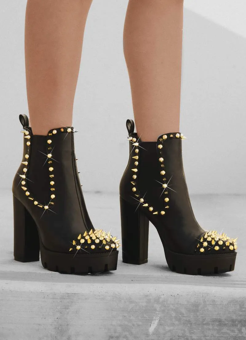 Cape Robbin Jagged Chunky Heel Spike Platform Chelsea Bootie Black (10, Black)