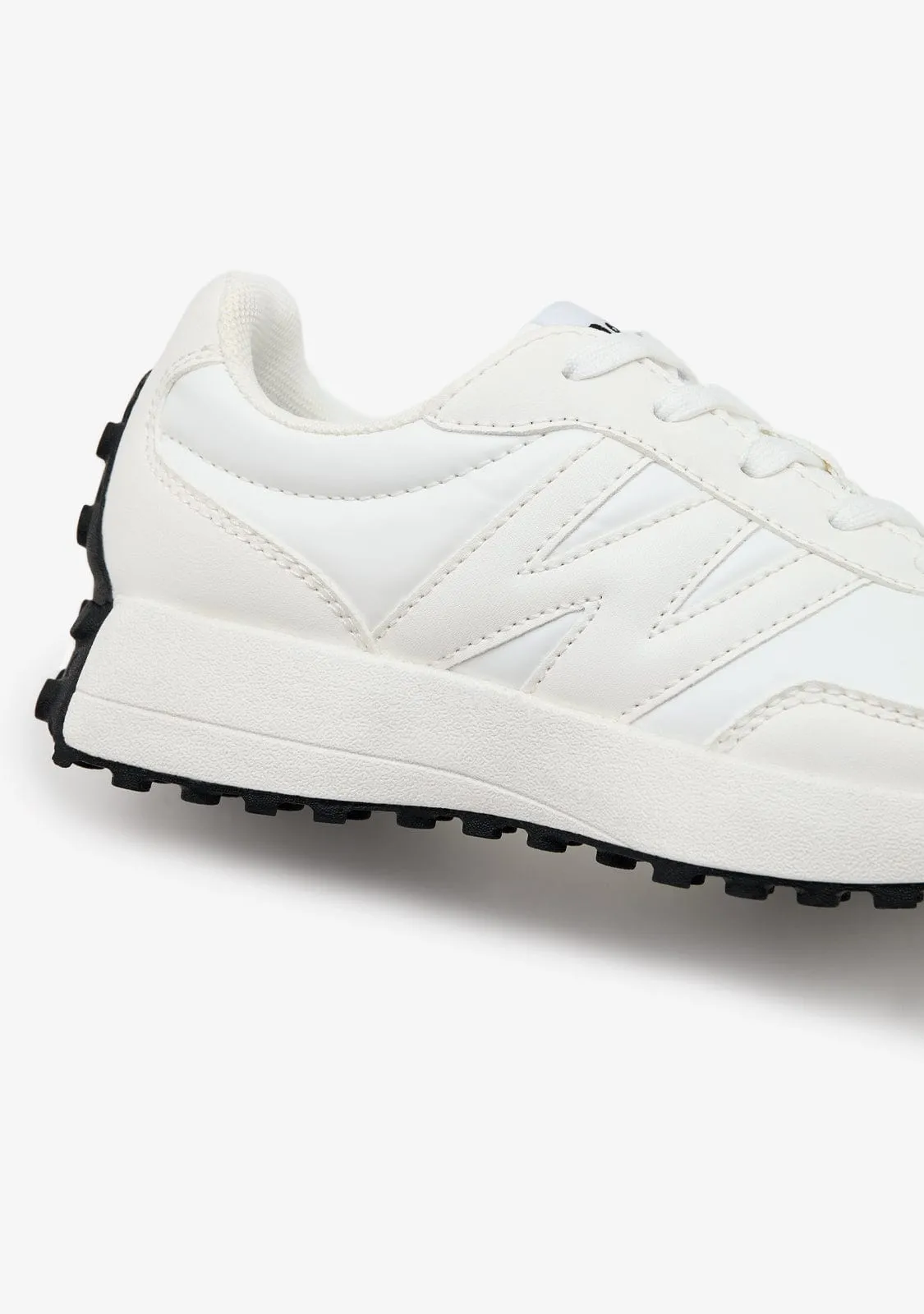 Total White Sneakers B&W